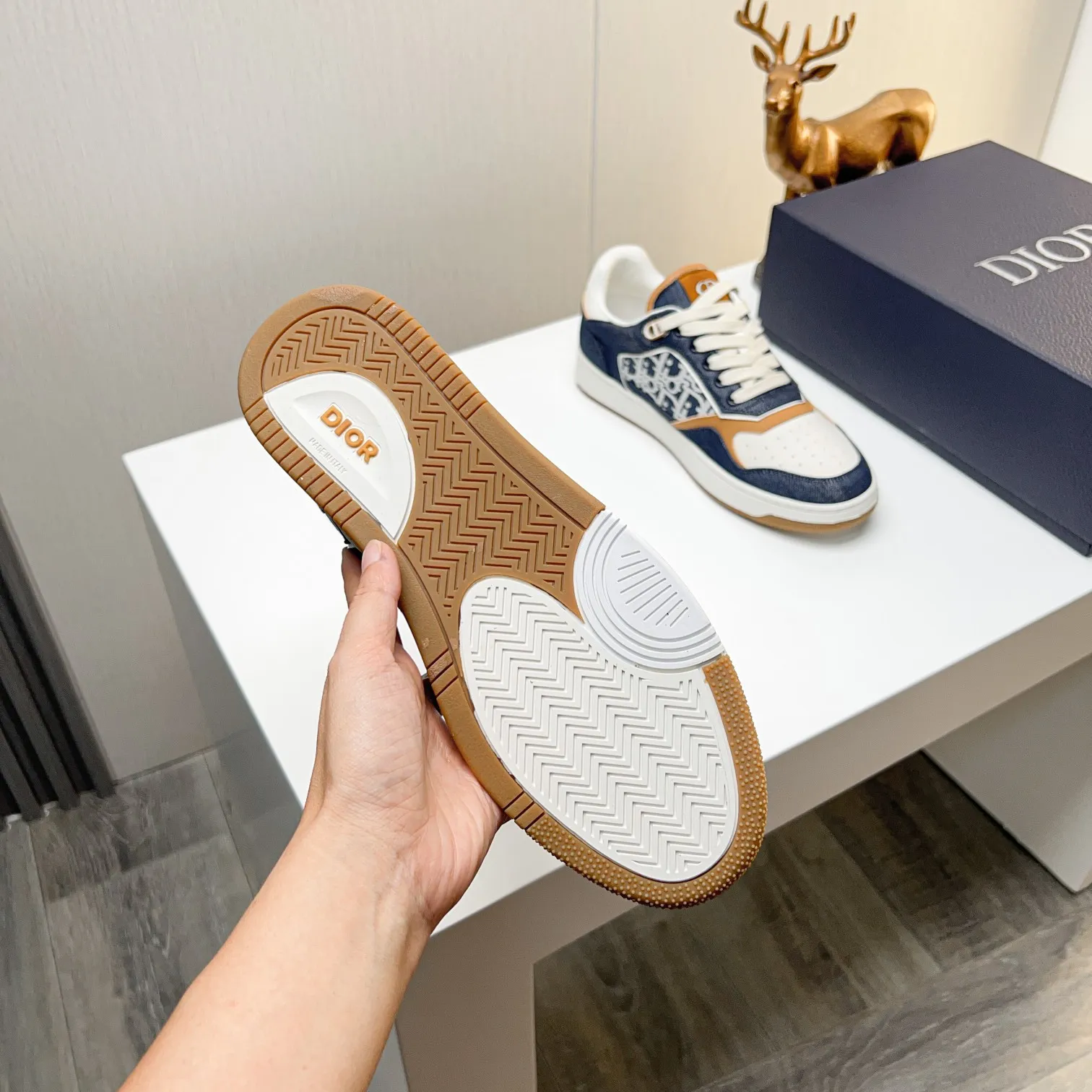 Men's Men's Shoes 💰400 [New] 🦩🦩Dior - Low-top sneakers 2025 spring men's collection new arrivals [Celebrate][Celebrate][Celebrate], reinterpret the basketball shoe design and become a classic Dior item [Strong][Strong][Strong], crafted in black and cream white smooth cowhide with beige suede, leather display on the side The CD logo, tongue, sole and back side are decorated with various distinctive details to enhance the style[666][666], while eyelet details, topstitching and rubber panels highlight the dynamic charm of its athletic style[strong][strong][strong]. It has a two-color rubber sole, which can be matched with various clothing to create a refined look. Size: 38 to 44 (45 can be customized